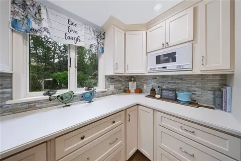 Kitchen - 947 Copperkettle Rd, Webster, NY 14580 photo 4 of 6