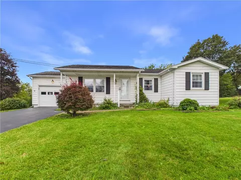 107 Reeves Rd, Henrietta, NY 14467