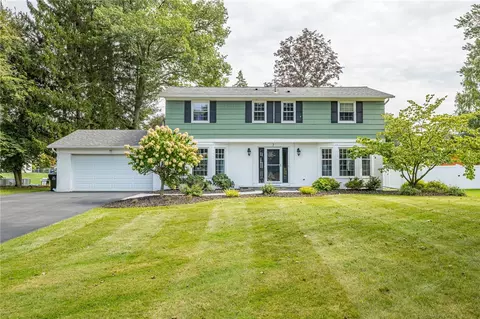 3 Rensselaer Dr, Pittsford, NY 14534