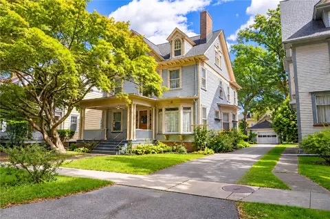 84 Dartmouth St, Rochester, NY 14607