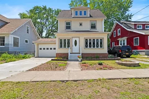 Exterior - 247 Point Pleasant Rd, Irondequoit, NY 14622 photo 2 of 4