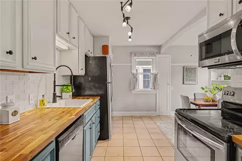 Kitchen - 4 Chimayo Rd, Irondequoit, NY 14617 photo 1 of 3