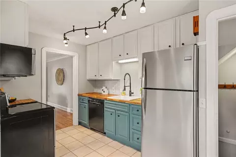 Kitchen - 4 Chimayo Rd, Irondequoit, NY 14617 photo 3 of 3