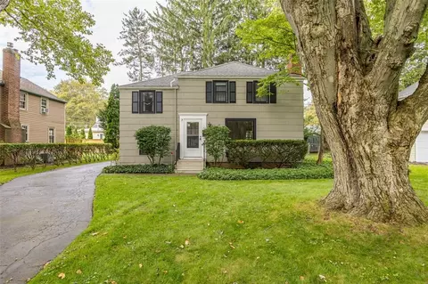 57 Clovercrest Dr, Rochester, NY 14618