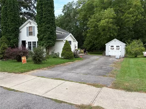 17 North St, Riga, NY 14428