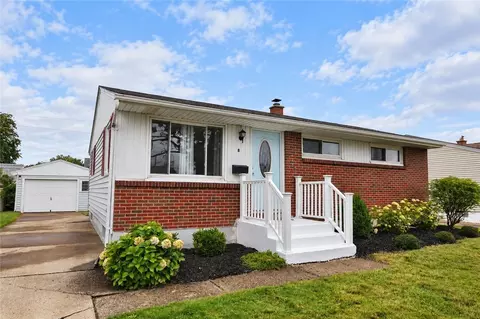 8 Hillsboro Rd, Cheektowaga, NY 14225