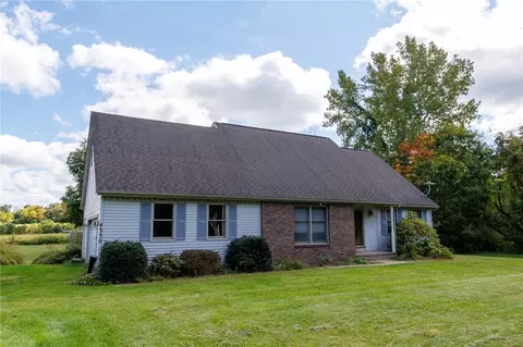 4330 Cream Ridge Rd, Macedon, NY 14502