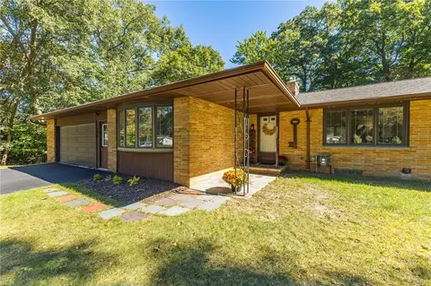 Exterior - 546 Crest Cir, Webster, NY 14580 photo 4 of 15