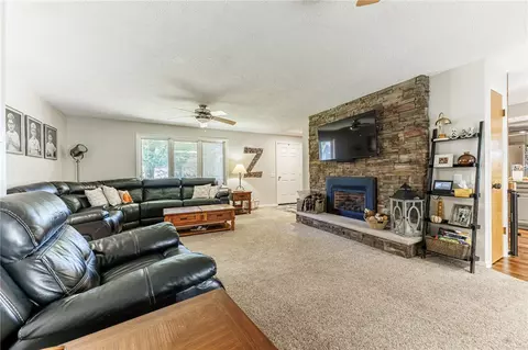 Living - 546 Crest Cir, Webster, NY 14580 photo 3 of 3