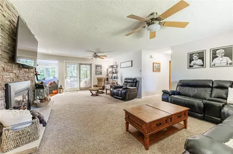 Living - 546 Crest Cir, Webster, NY 14580 photo 2 of 3