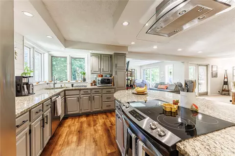 Kitchen - 546 Crest Cir, Webster, NY 14580 photo 4 of 6
