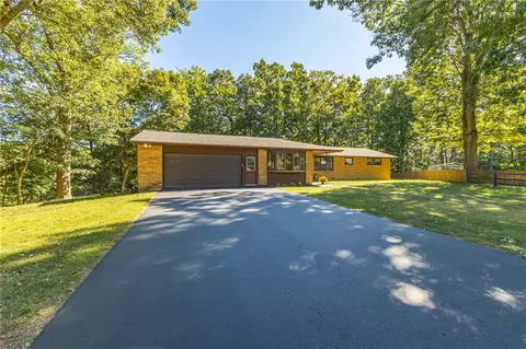 Exterior - 546 Crest Cir, Webster, NY 14580 photo 3 of 15