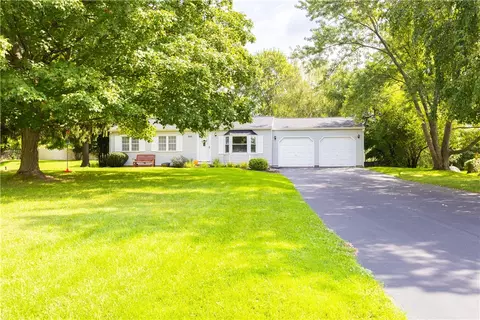 565 Wildbriar Rd, Rochester, NY 14623
