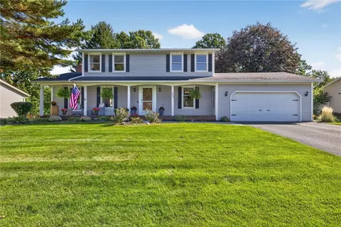 202 Vineyard Dr, Greece, NY 14616