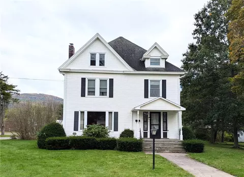 17 W End Ave, Stamford, NY 12167