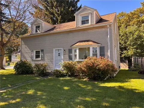 427 Fetzner Rd, Greece, NY 14626
