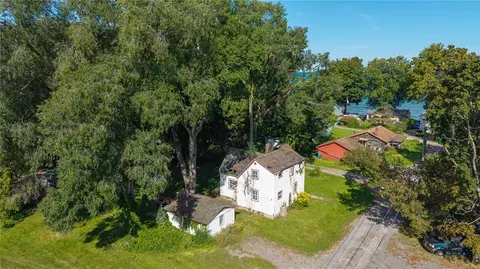 7721 Park Ave, Ontario, NY 14519