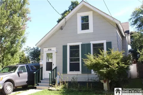 Exterior - 306 Robin St, Dunkirk, NY 14048 photo 1 of 5