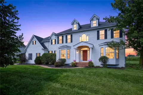 21 Turning Leaf Dr, Pittsford, NY 14534