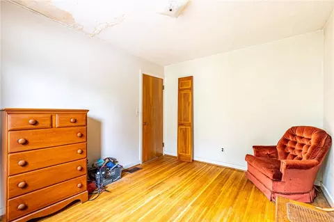 Bedroom - 909 Whitlock Rd, Irondequoit, NY 14609 photo 2 of 7