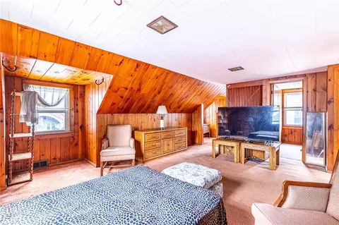 Bedroom - 909 Whitlock Rd, Irondequoit, NY 14609 photo 6 of 7