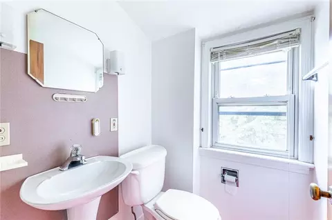 Bath - 909 Whitlock Rd, Irondequoit, NY 14609 photo 1 of 1