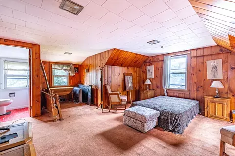 Bedroom - 909 Whitlock Rd, Irondequoit, NY 14609 photo 5 of 7