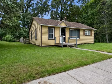 17 Spring St, Sodus, NY 14551