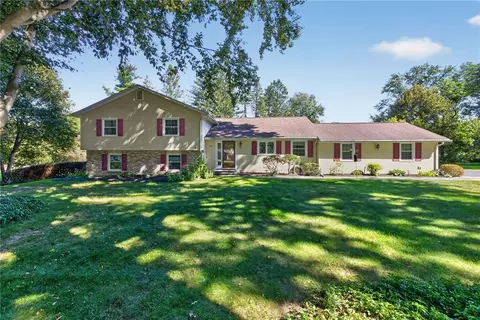 4 Countryside Rd, Perinton, NY 14450