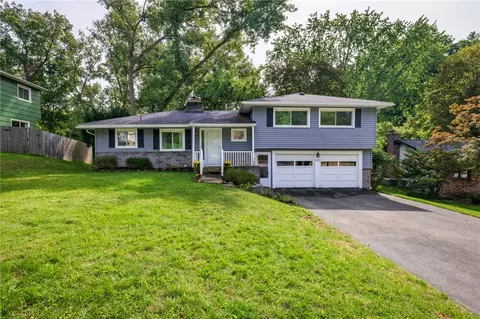 112 Burrows Hills Dr, Rochester, NY 14625