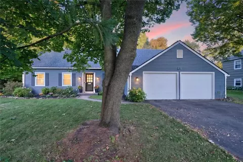 20 Schoolhouse Ln, Rochester, NY 14618