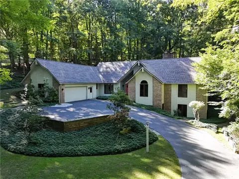 28 Park Forest Dr, Perinton, NY 14534