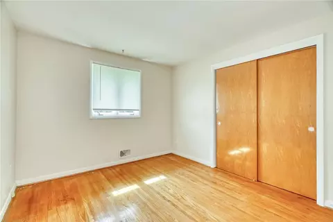Bedroom - 82 Woolacott Rd, Irondequoit, NY 14617 photo 2 of 9