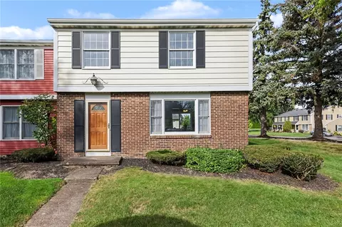 37 Summit Knolls Dr, Webster, NY 14580