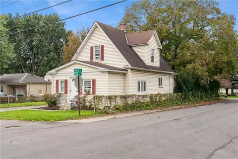 Exterior - 147 Clark Ave, Irondequoit, NY 14609 photo 2 of 7