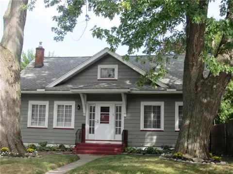 22 Parkwood Rd, Rochester, NY 14615