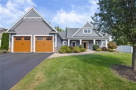 11 Montgomery Glen Dr, Webster, NY 14580