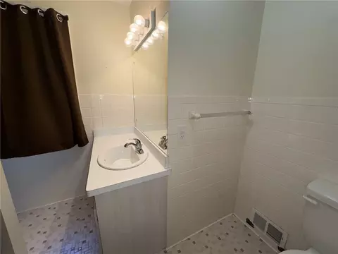 Bath - 32 Walzer Rd, Irondequoit, NY 14622 photo 1 of 3