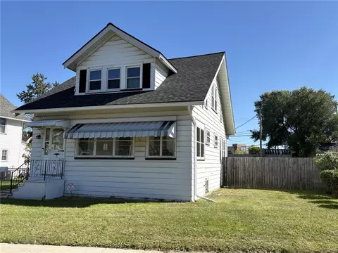 Exterior - 32 Walzer Rd, Irondequoit, NY 14622 photo 2 of 3