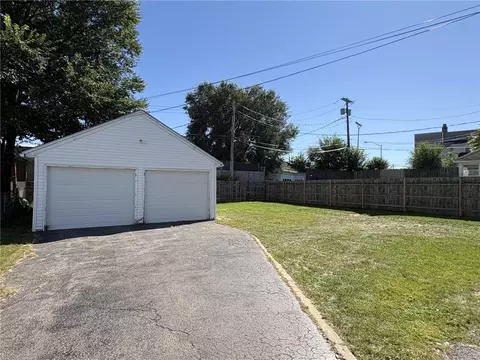 Exterior - 32 Walzer Rd, Irondequoit, NY 14622 photo 3 of 3