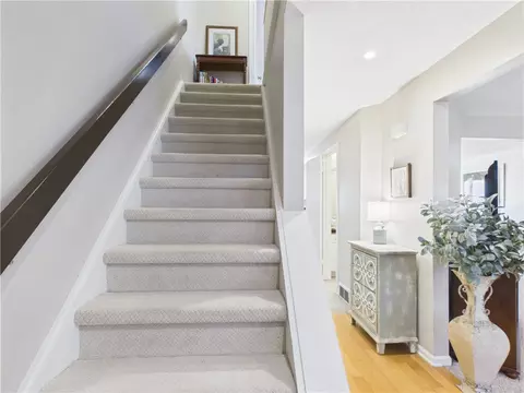 Entry Way - 672 Neros, Webster, NY 14580 photo 6 of 10