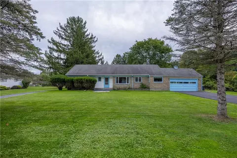 47 Hillcrest Rd, Elmira, NY 14905