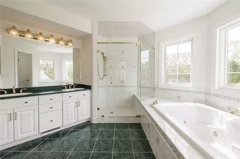 Bath - 51 Stablegate Dr, Webster, NY 14580 photo 4 of 6