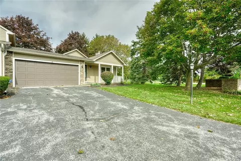 2 Thomasville Dr, Greece, NY 14612