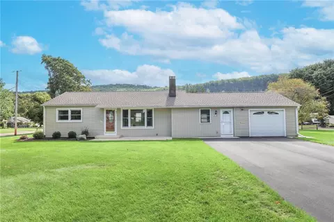 93 Greenridge Dr E, Elmira, NY 14905