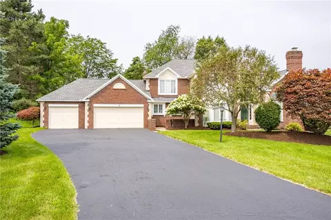 5 Vineyard Hl, Perinton, NY 14450