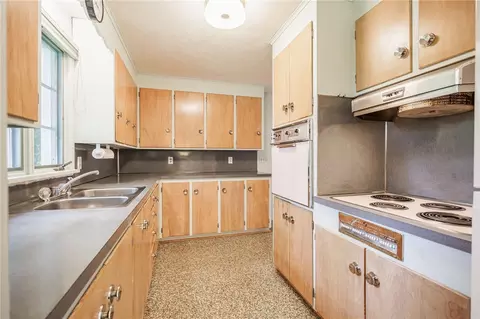 Kitchen - 106 Pine Tree Ln, Irondequoit, NY 14617 photo 3 of 7