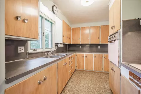 Kitchen - 106 Pine Tree Ln, Irondequoit, NY 14617 photo 4 of 7