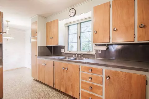 Kitchen - 106 Pine Tree Ln, Irondequoit, NY 14617 photo 2 of 7