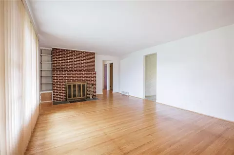 Living - 106 Pine Tree Ln, Irondequoit, NY 14617 photo 4 of 8